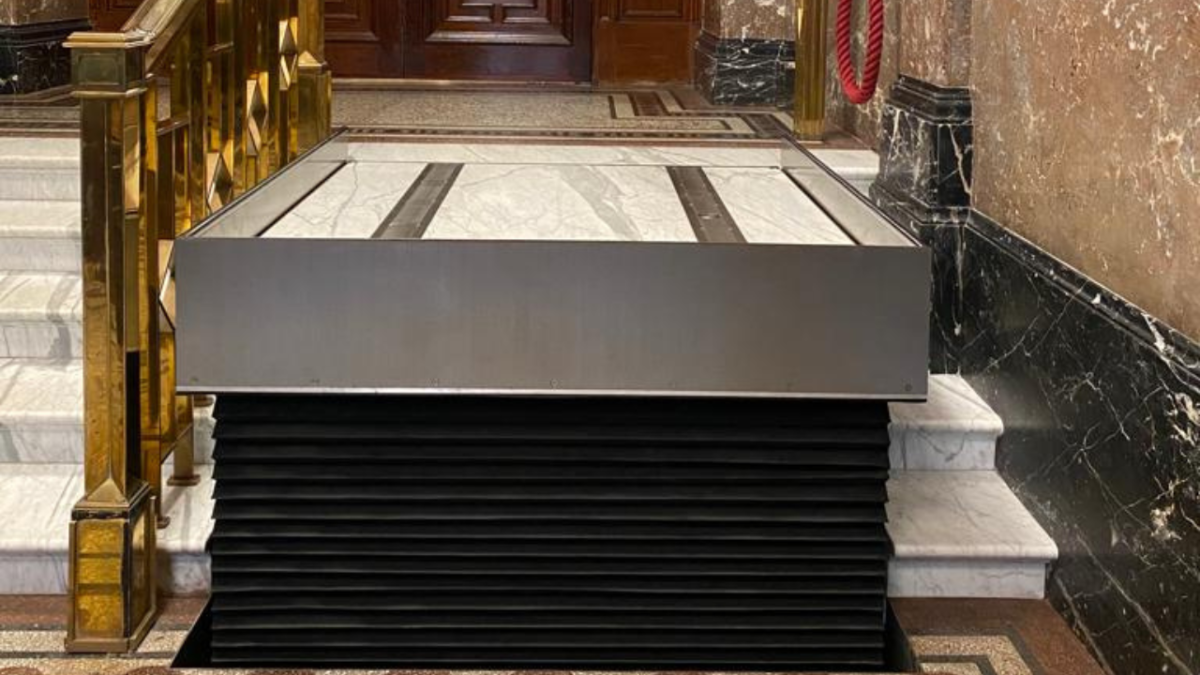 English Heritage Wheelchair Lift Effective designs for your access needs